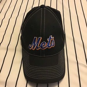 New York Mets Genuine Merchandise Strapback Cap